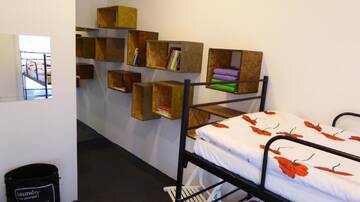 Фото номера Четырехместный номер эконом-класса Хостелы FlyFly Hostel г. Вроцлав 5