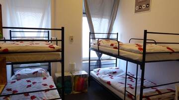 Фото номера Четырехместный номер эконом-класса Хостелы FlyFly Hostel г. Вроцлав 7