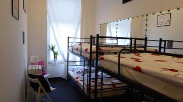 Фото номера Четырехместный номер эконом-класса Хостелы FlyFly Hostel г. Вроцлав 6