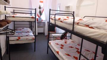 Фото номера Четырехместный номер Хостелы FlyFly Hostel г. Вроцлав 6