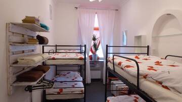 Фото номера Четырехместный номер Хостелы FlyFly Hostel г. Вроцлав 2