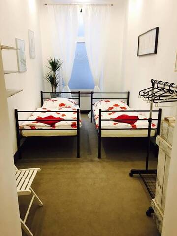 Фото номера Двухместный номер с 2 отдельными кроватями Хостелы FlyFly Hostel г. Вроцлав 4