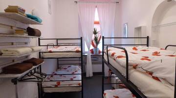 Фото номера Четырехместный номер Хостелы FlyFly Hostel г. Вроцлав 9