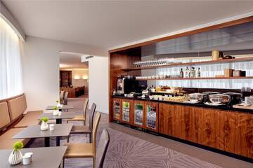 Фото номера Полулюкс Отель DoubleTree by Hilton Wroclaw г. Вроцлав 2