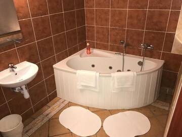 Фото номера Двухместный номер с 1 кроватью и ванной Апарт-отели Hotel VILLA Rezydent г. Вроцлав 5