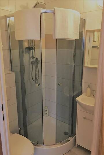 Фото номера Двухместный номер с 1 кроватью и душем Апарт-отели Hotel VILLA Rezydent г. Вроцлав 9