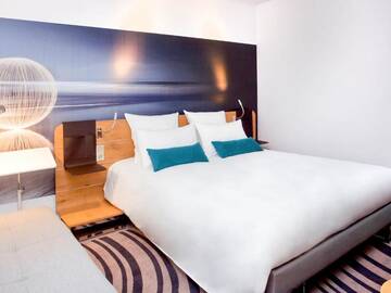 Фото номера Улучшенный двухместный номер с 1 кроватью Отель Novotel Wrocław Centrum г. Вроцлав 5
