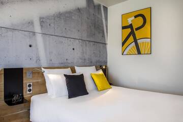 Фото номера Улучшенный двухместный номер с 1 кроватью Отель Novotel Wrocław Centrum г. Вроцлав 7