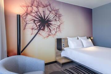 Фото номера Улучшенный двухместный номер с 1 кроватью Отель Novotel Wrocław Centrum г. Вроцлав 12