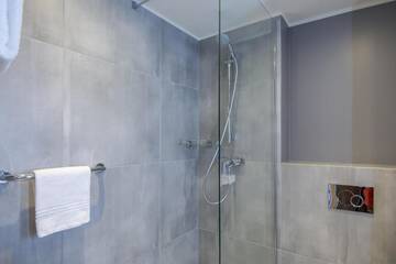 Фото номера Улучшенный двухместный номер с 1 кроватью Отель Novotel Wrocław Centrum г. Вроцлав 17
