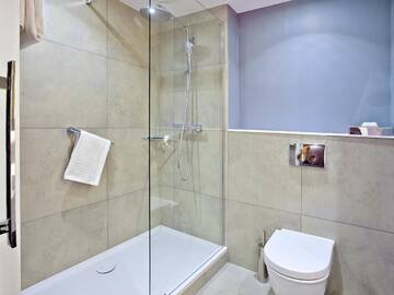 Фото номера Улучшенный двухместный номер с 1 кроватью Отель Novotel Wrocław Centrum г. Вроцлав 3