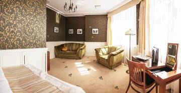 Фото номера Улучшенные апартаменты (для 2 взрослых) Отель Grape Hotel г. Вроцлав 3