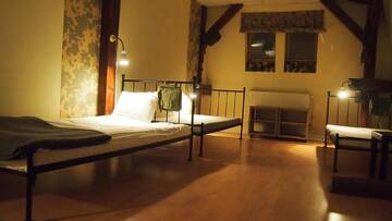 Фото номера Четырехместный номер с общей ванной комнатой Хостелы Hostel Baza 15 г. Вроцлав 4