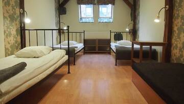 Фото номера Трехместный номер с общей ванной комнатой Хостелы Hostel Baza 15 г. Вроцлав 2
