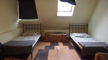 Фото номера Трехместный номер с общей ванной комнатой Хостелы Hostel Baza 15 г. Вроцлав 4
