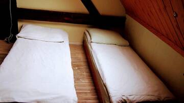 Фото номера Четырехместный номер с общей ванной комнатой Хостелы Hostel Baza 15 г. Вроцлав 4