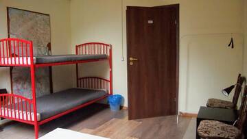 Фото номера Четырехместный номер с общей ванной комнатой Хостелы Hostel Baza 15 г. Вроцлав 3