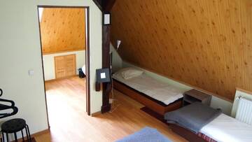 Фото номера Четырехместный номер с собственной ванной комнатой Хостелы Hostel Baza 15 г. Вроцлав 7