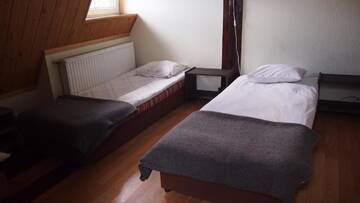 Фото номера Четырехместный номер с собственной ванной комнатой Хостелы Hostel Baza 15 г. Вроцлав 5