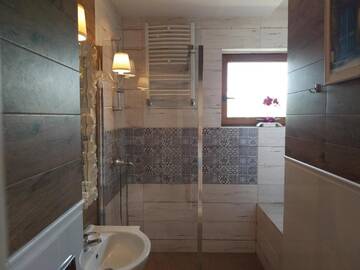 Фото номера Семейный номер с душем Хостелы Hostel Rumiankowy - Airport Hostel г. Вроцлав 2