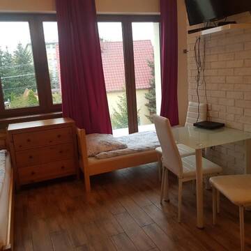 Фото номера Семейный номер с душем Хостелы Hostel Rumiankowy - Airport Hostel г. Вроцлав 6
