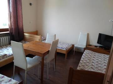 Фото номера Четырехместный номер с общей ванной комнатой Хостелы Hostel Rumiankowy - Airport Hostel г. Вроцлав 2