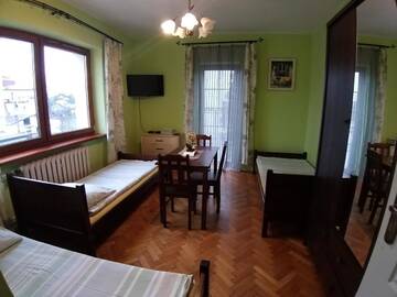 Фото номера Трехместный номер с общей ванной комнатой Хостелы Hostel Rumiankowy - Airport Hostel г. Вроцлав 6