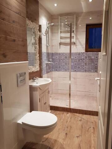 Фото номера Четырехместный номер с общей ванной комнатой Хостелы Hostel Rumiankowy - Airport Hostel г. Вроцлав 5
