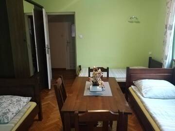 Фото номера Трехместный номер с общей ванной комнатой Хостелы Hostel Rumiankowy - Airport Hostel г. Вроцлав 8