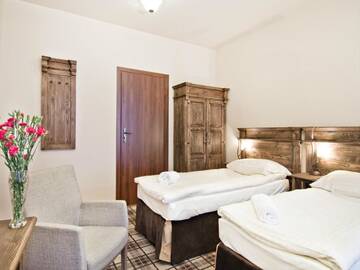 Фото номера Трехместный номер Апарт-отели Five Stars Bed&amp;Breakfast г. Вроцлав 8