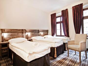 Фото номера Трехместный номер Апарт-отели Five Stars Bed&amp;Breakfast г. Вроцлав 5