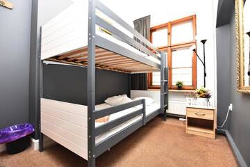 Фото номера Двухместный номер с 1 кроватью и общей ванной комнатой Хостелы DUKES Hostel - Pokoje prywatne г. Вроцлав 4