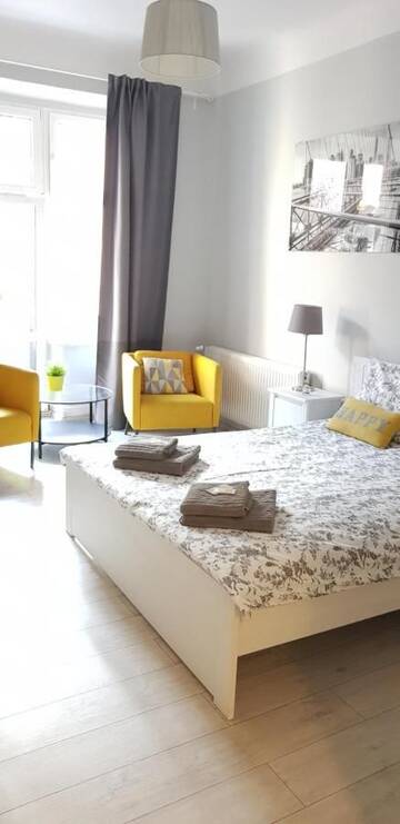 Фото номера Двухместный номер Делюкс с 1 кроватью и балконом Апартаменты Colourful Rooms г. Вроцлав 2