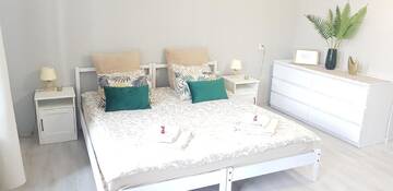 Фото номера Номер Делюкс с кроватью размера «king-size» Апартаменты Colourful Rooms г. Вроцлав 6
