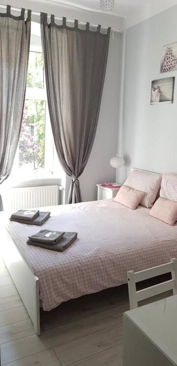 Фото номера Номер с кроватью размера «king-size» Апартаменты Colourful Rooms г. Вроцлав 5
