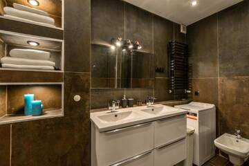 Фото номера Семейный суперлюкс Апартаменты Galeria Italiana Apartments г. Вроцлав 32