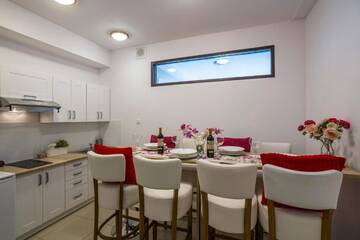 Фото номера Апартаменты с 2 спальнями Апартаменты Galeria Italiana Apartments г. Вроцлав 7