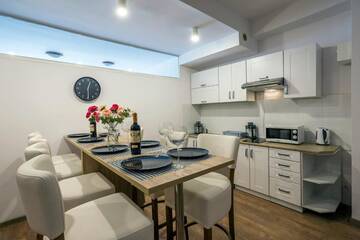 Фото номера Апартаменты с 2 спальнями Апартаменты Galeria Italiana Apartments г. Вроцлав 13