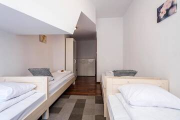 Фото номера Апартаменты с 2 спальнями Апартаменты Galeria Italiana Apartments г. Вроцлав 3