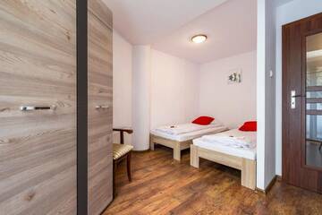 Фото номера Апартаменты с 3 спальнями Апартаменты Galeria Italiana Apartments г. Вроцлав 8
