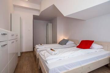 Фото номера Апартаменты с 2 спальнями Апартаменты Galeria Italiana Apartments г. Вроцлав 3