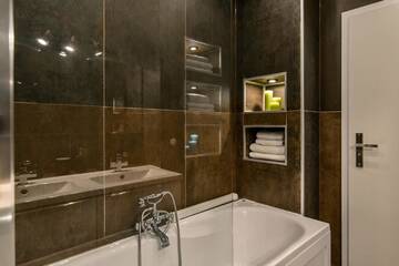 Фото номера Семейный суперлюкс Апартаменты Galeria Italiana Apartments г. Вроцлав 27