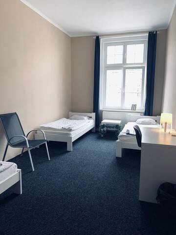 Фото номера Стандартный трехместный номер Хостелы Chilli Hostel г. Вроцлав 4