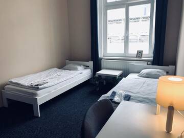 Фото номера Стандартный трехместный номер Хостелы Chilli Hostel г. Вроцлав 14
