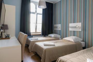 Фото номера Стандартный трехместный номер Отель Hotel Traffic Wrocław г. Вроцлав 2