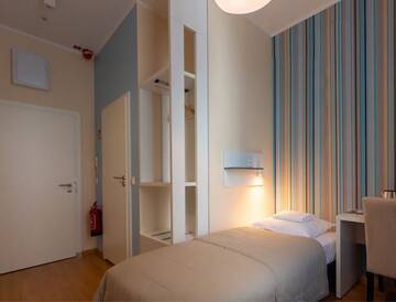 Фото номера Стандартный одноместный номер Отель Hotel Traffic Wrocław г. Вроцлав 3