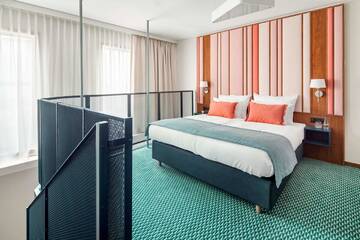 Фото номера Номер Делюкс с кроватью размера «queen-size» Отель Best Western Premier Hotel City Center г. Вроцлав 5