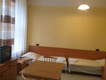 Фото номера Двухместный номер с 1 кроватью и собственной ванной комнатой Хостелы Centrum Konferencyjno-Szkoleniowe - CKS Wrocław г. Вроцлав 5
