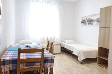 Фото номера Двухместный номер Делюкс с 2 отдельными кроватями Хостелы City Apartments &amp; Gym г. Вроцлав 5