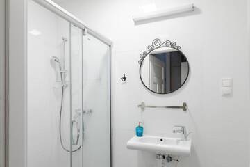 Фото номера Двухместный номер с 1 кроватью или 2 отдельными кроватями и собственной ванной комнатой Хостелы MoHo XL Hostel г. Вроцлав 2